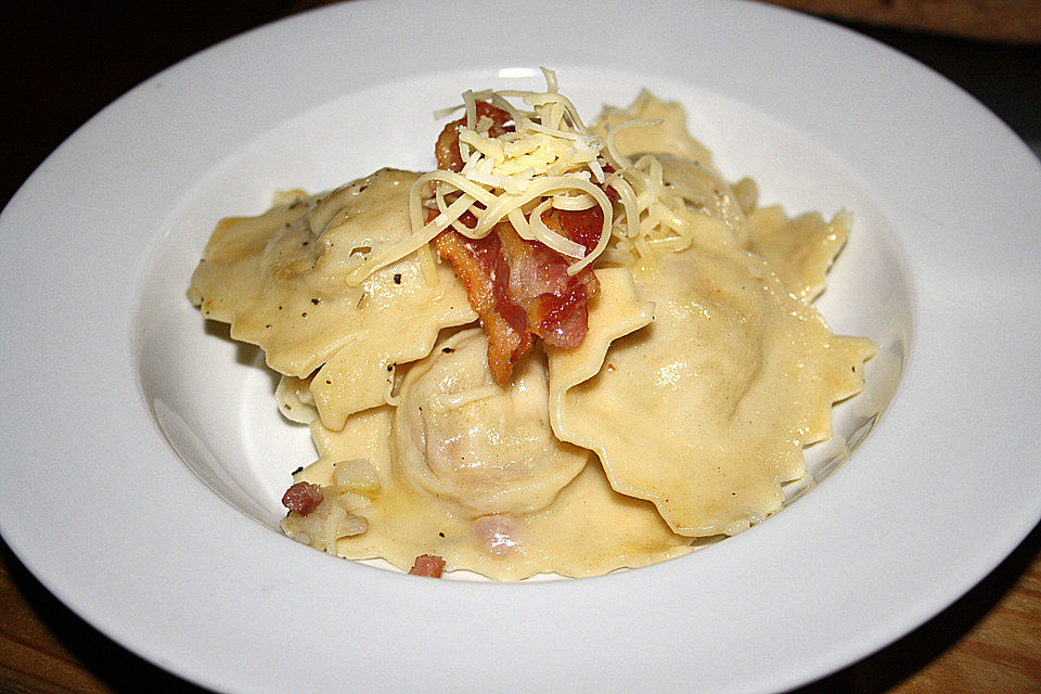 Birnen-Ravioli mit Speck und Bergkäse