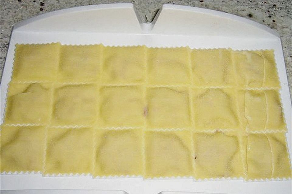 Birnen-Ravioli mit Speck und Bergkäse