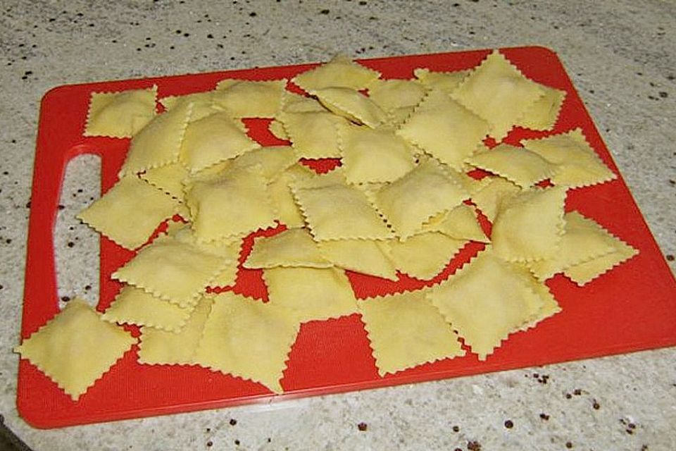 Birnen-Ravioli mit Speck und Bergkäse