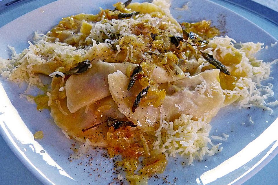 Birnen-Ravioli mit Speck und Bergkäse