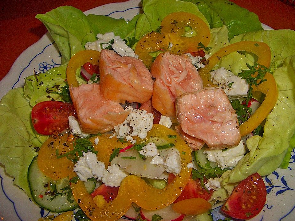 Bunter Salat mit Shrimps und gegrilltem Lachs von Katie| Chefkoch