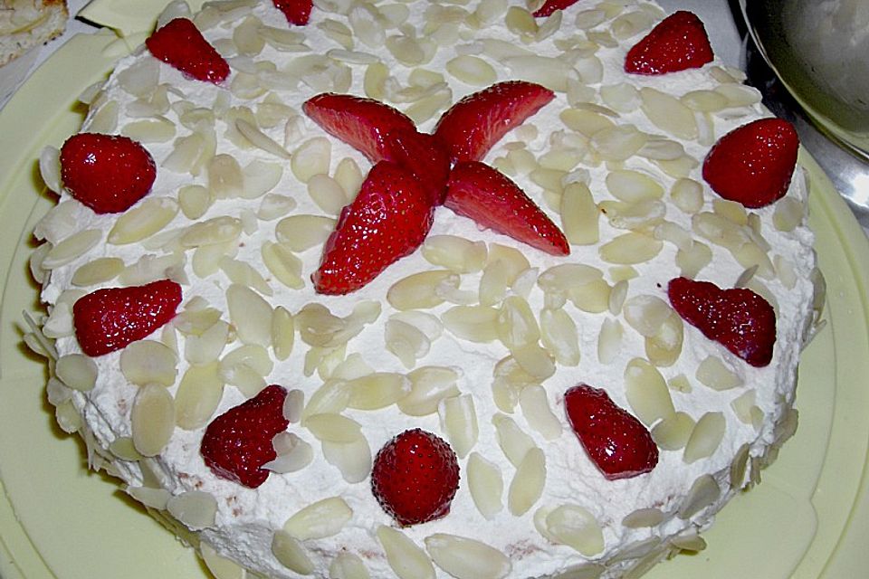 Amaretto - Erdbeer - Torte