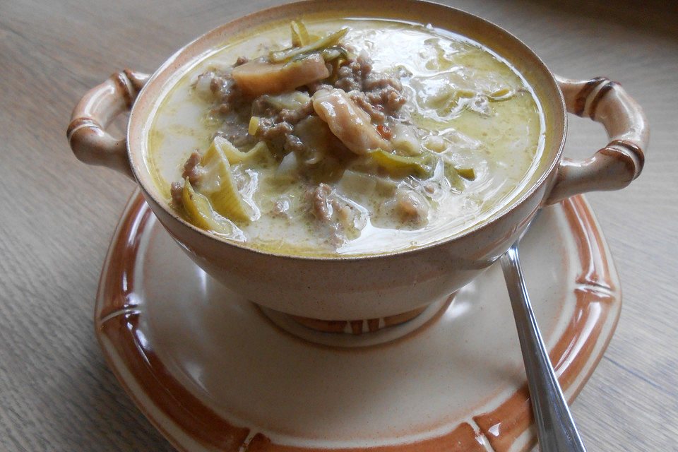 Porree-Käsesuppe mit Hack