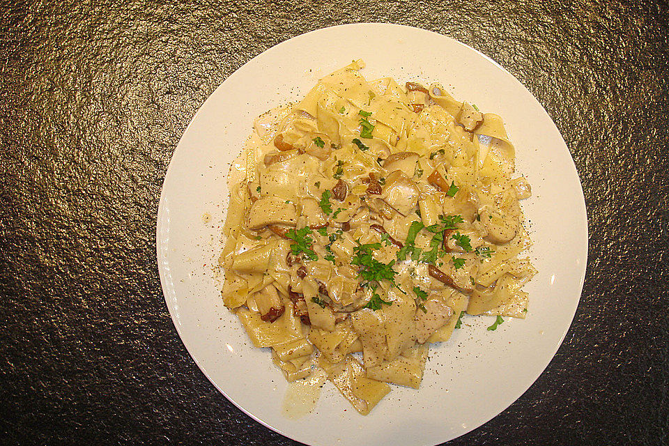 Tagliatelle mit Steinpilz - Sahne - Sauce