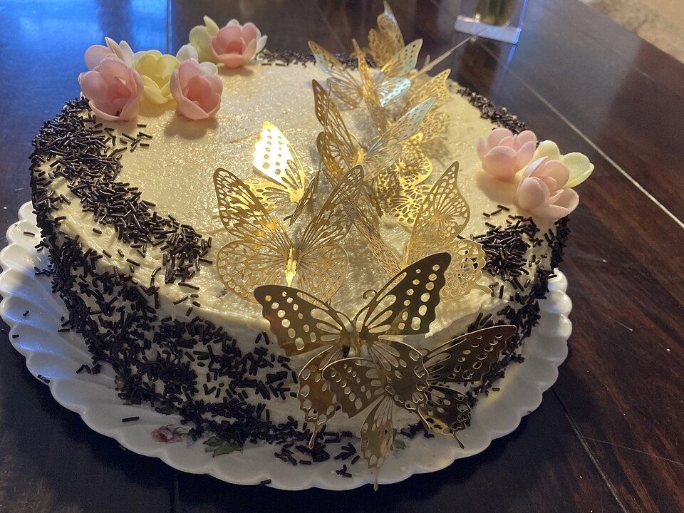 Zitronen - Buttercreme - Torte von feiwer| Chefkoch