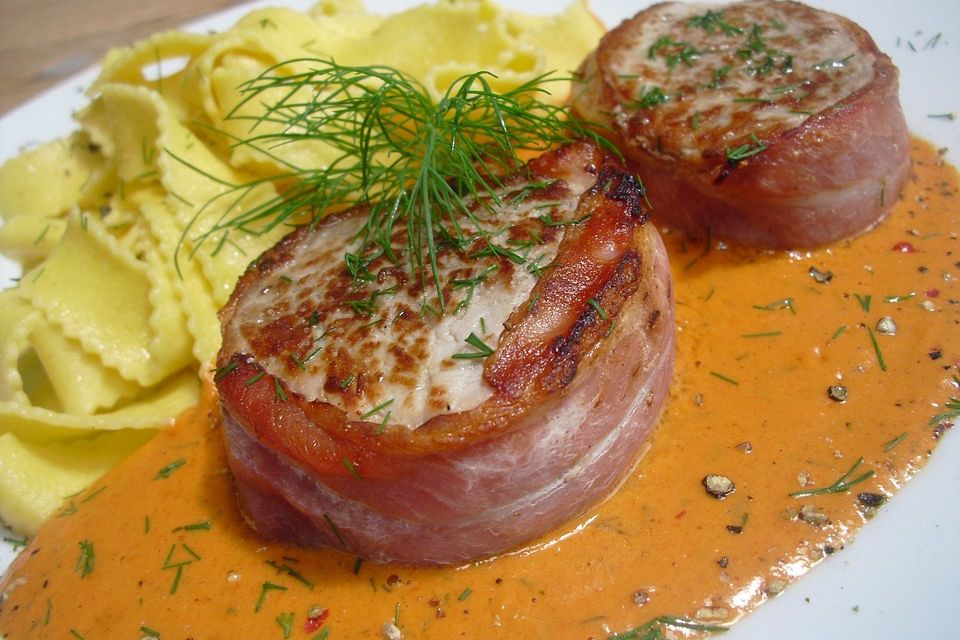 Schweinemedaillons in Dill-Paprika-Schmand