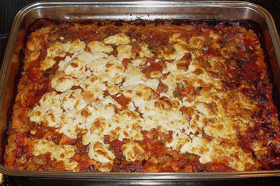 Griechische Reisnudeln mit Geflügel und Schafskäse