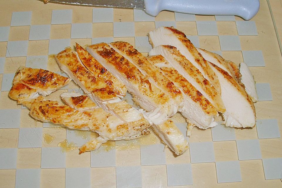 Griechische Reisnudeln mit Geflügel und Schafskäse