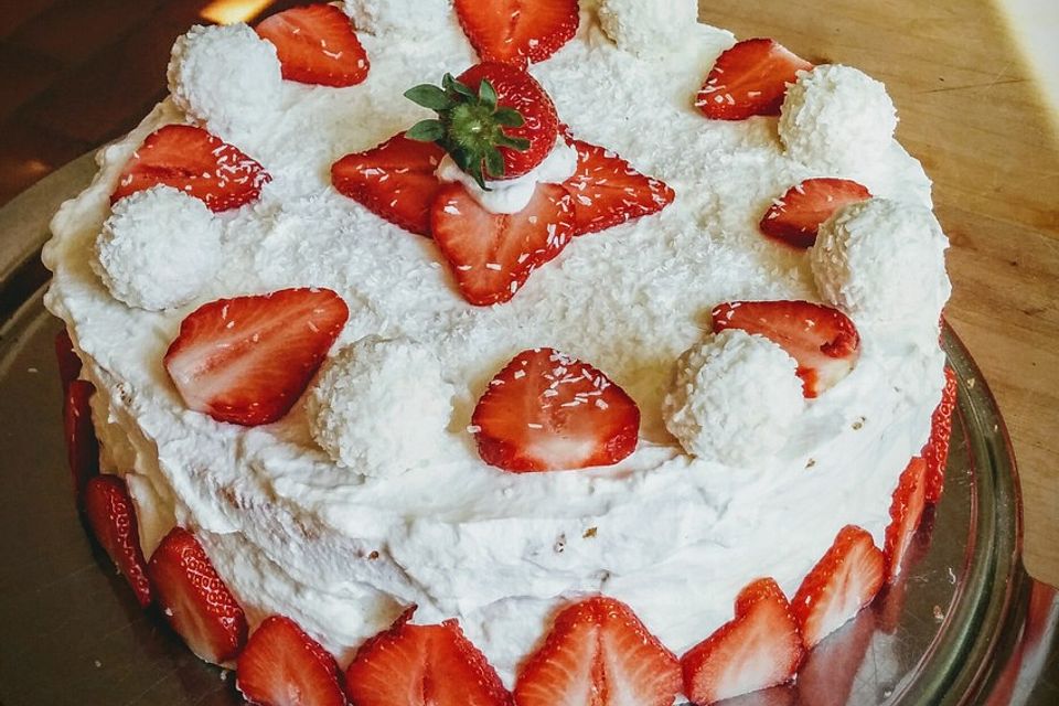 Erdbeer - Raffaelo - Torte