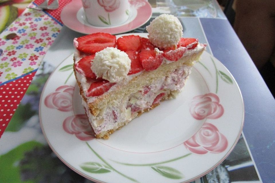 Erdbeer - Raffaelo - Torte