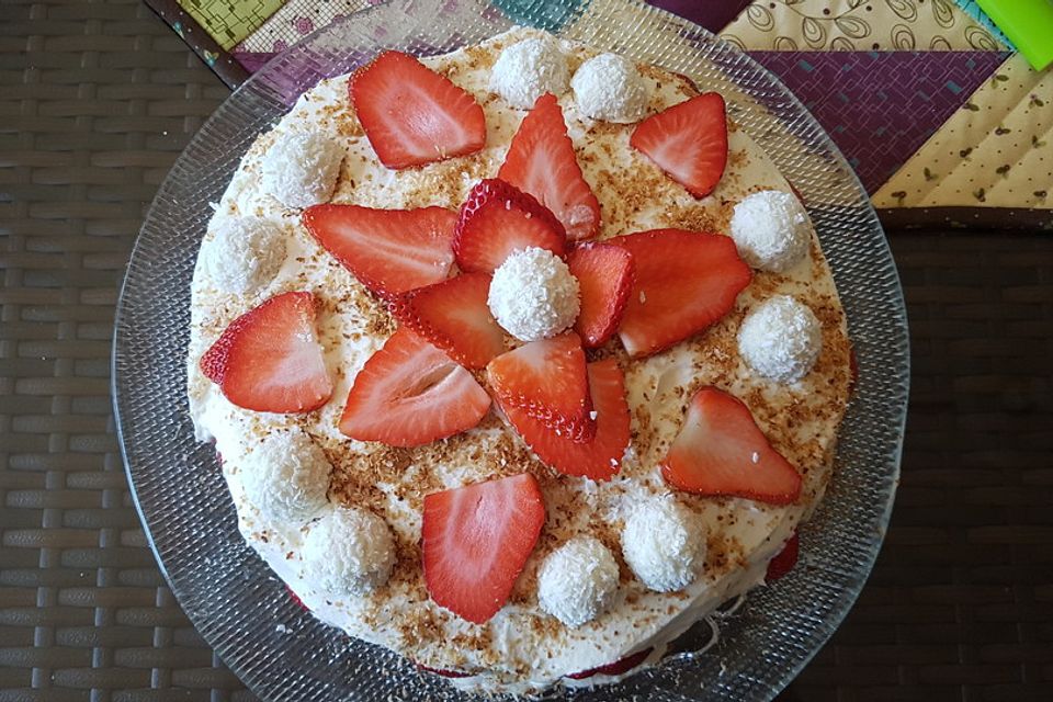 Erdbeer - Raffaelo - Torte