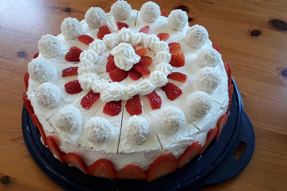 Erdbeer - Raffaelo - Torte