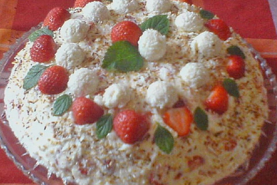 Erdbeer - Raffaelo - Torte