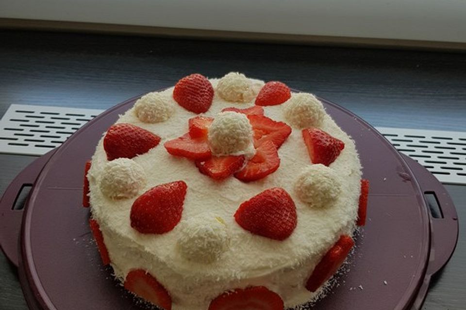 Erdbeer - Raffaelo - Torte