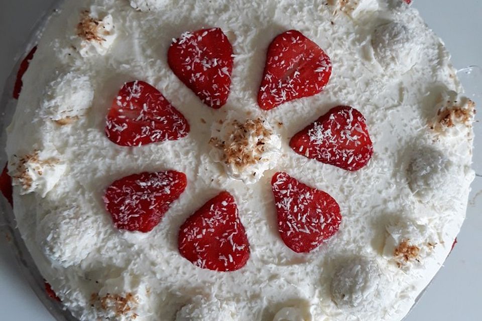 Erdbeer - Raffaelo - Torte