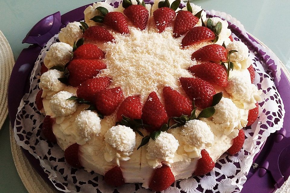 Erdbeer - Raffaelo - Torte