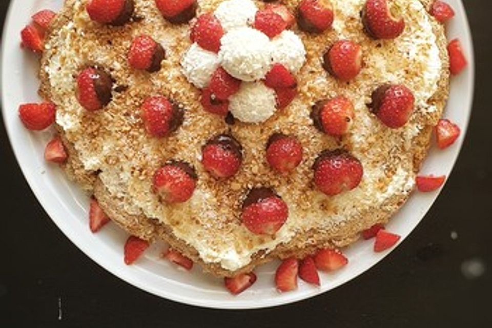 Erdbeer - Raffaelo - Torte