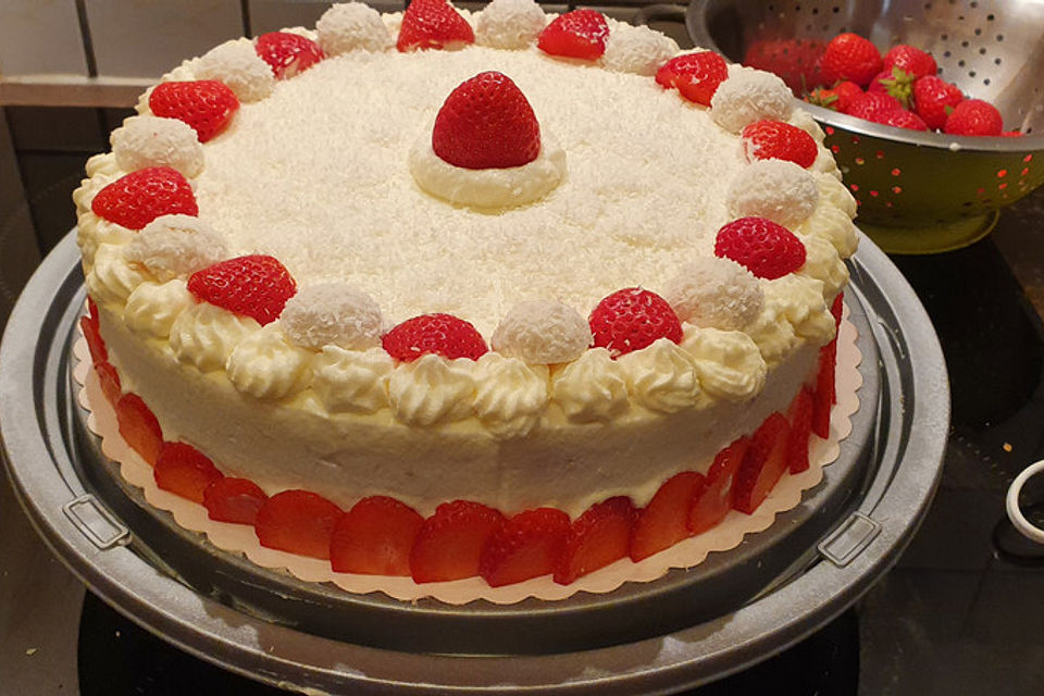 Erdbeer - Raffaelo - Torte