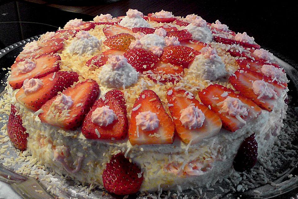 Erdbeer - Raffaelo - Torte