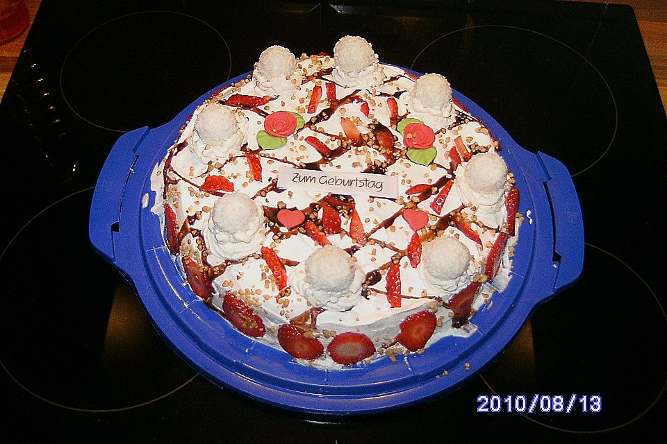 Erdbeer - Raffaelo - Torte