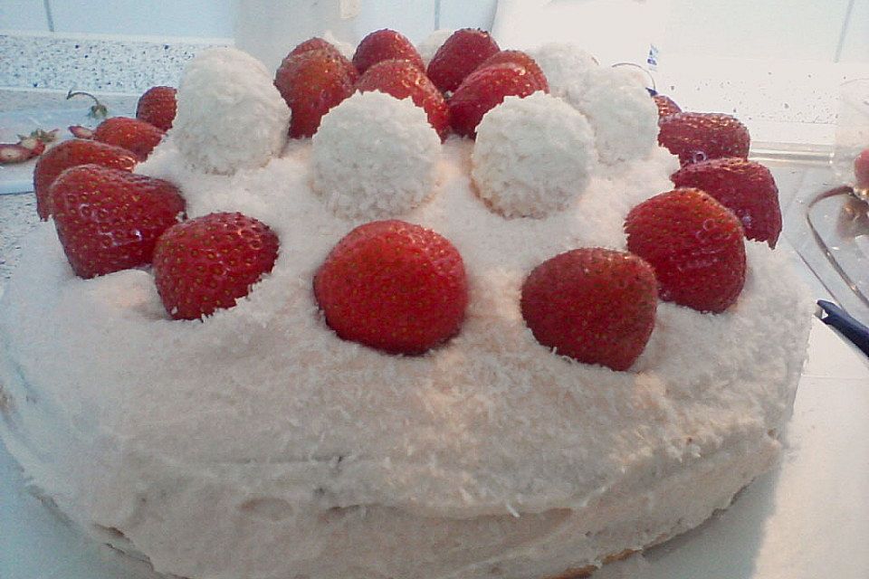 Erdbeer - Raffaelo - Torte