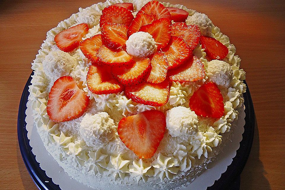 Erdbeer - Raffaelo - Torte