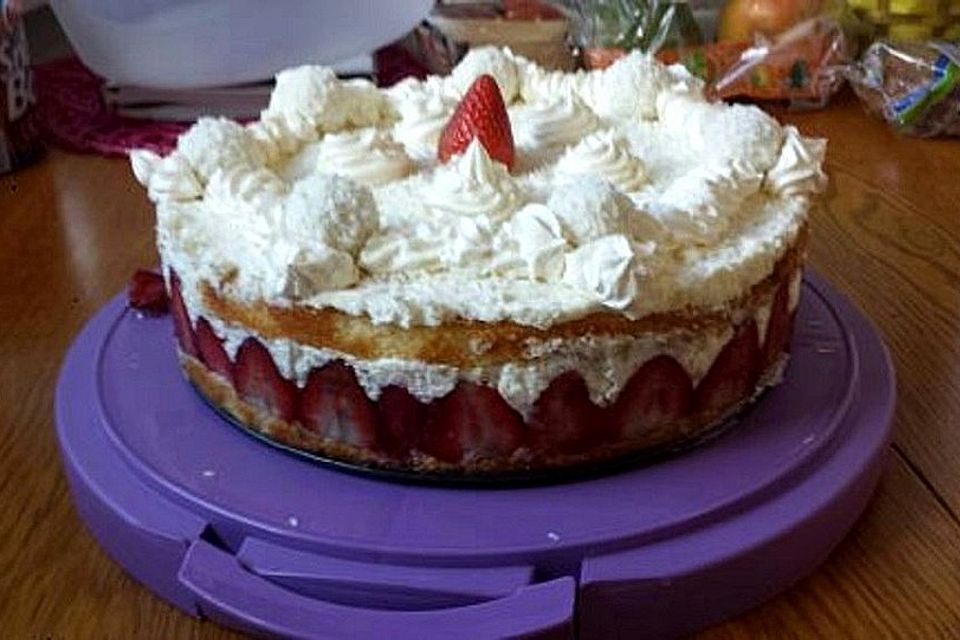 Erdbeer - Raffaelo - Torte