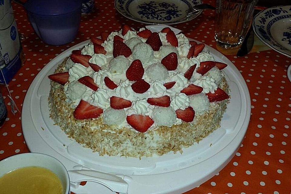 Erdbeer - Raffaelo - Torte