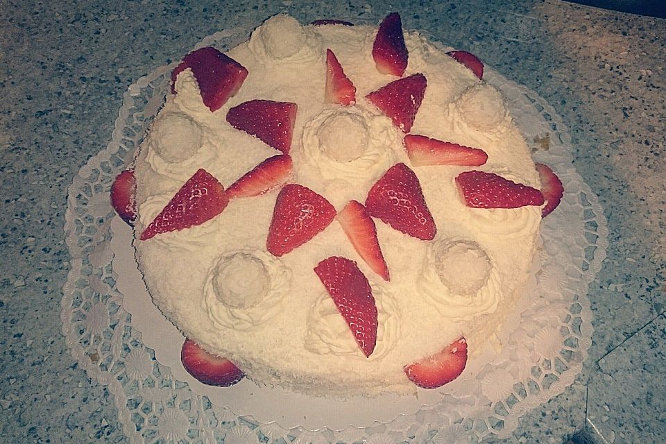 Erdbeer - Raffaelo - Torte