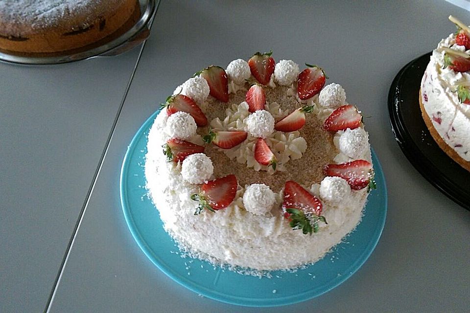 Erdbeer - Raffaelo - Torte