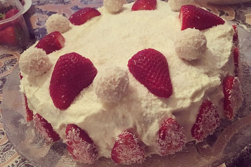 Erdbeer - Raffaelo - Torte