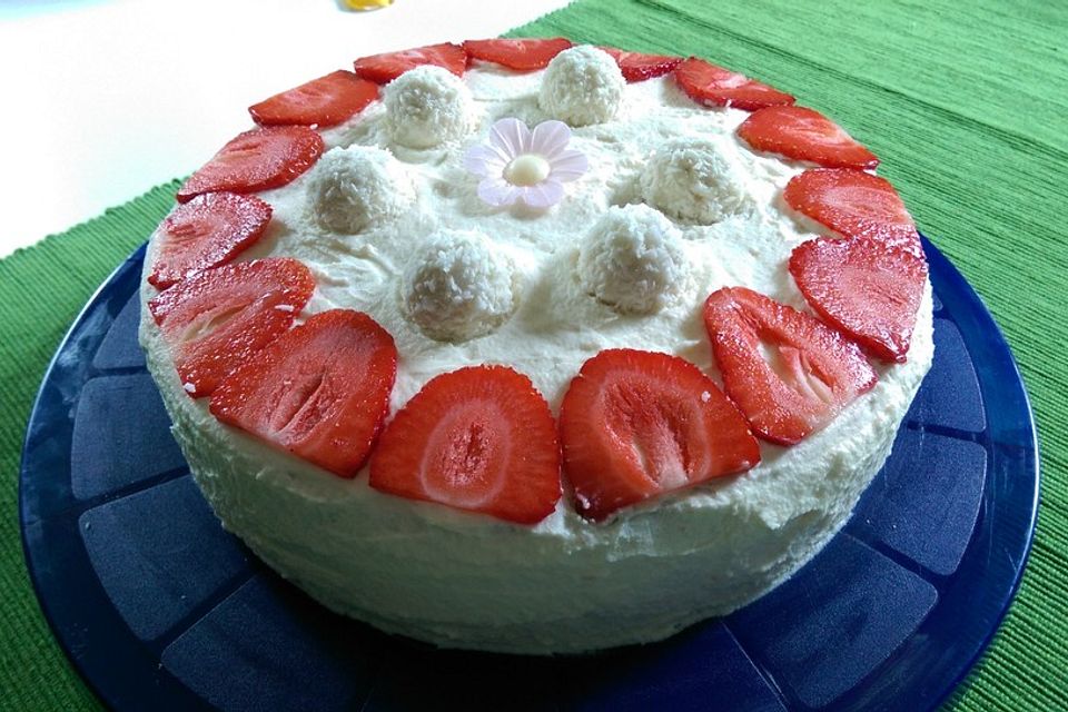 Erdbeer - Raffaelo - Torte