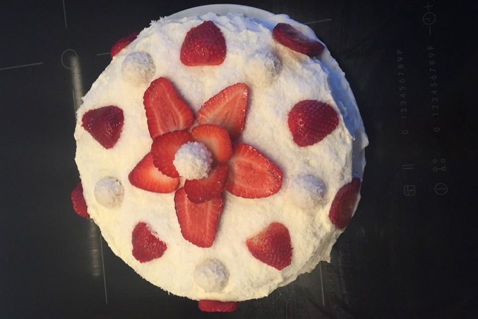 Erdbeer - Raffaelo - Torte