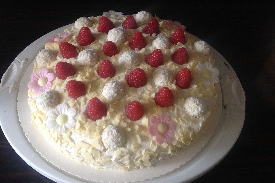 Erdbeer - Raffaelo - Torte