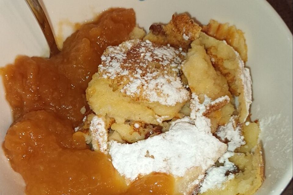 Kaiserschmarrn mit Apfelmus