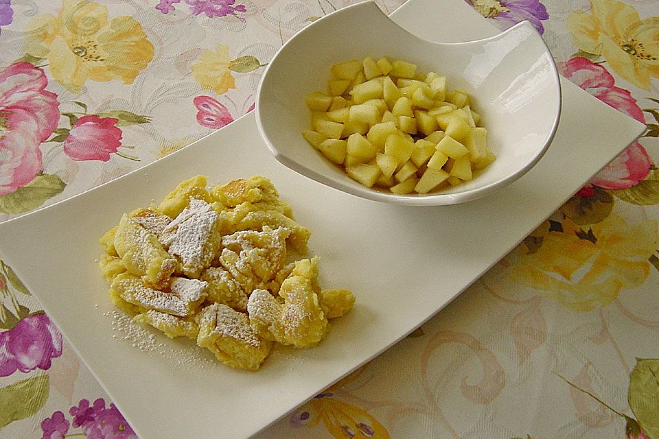 Kaiserschmarrn mit Apfelmus