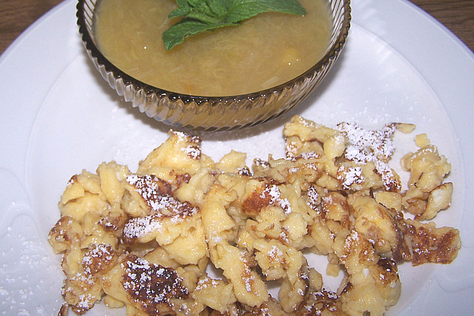 Kaiserschmarrn mit Apfelmus