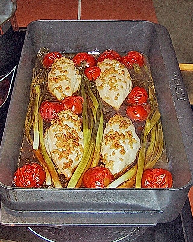 Hähnchenbrust mit Ingwer, Frühlingszwiebeln und Tomaten aus dem Backofen