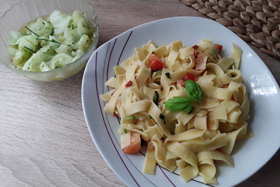 Knoblauchspaghetti mit frischen Tomaten