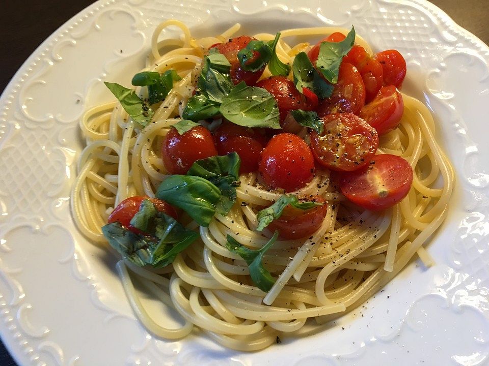Knoblauchspaghetti mit frischen Tomaten von Smello| Chefkoch