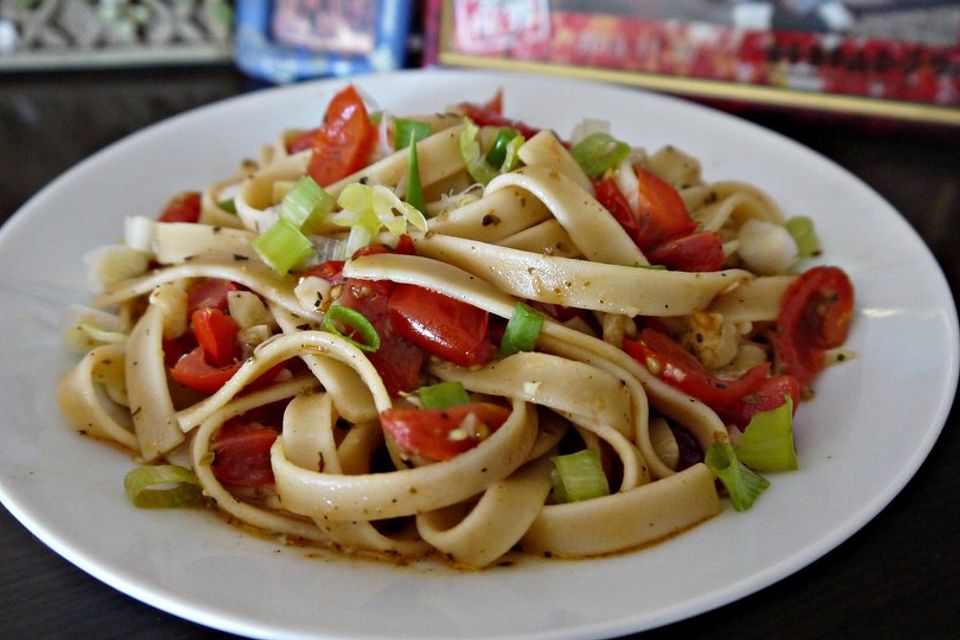 Knoblauchspaghetti mit frischen Tomaten