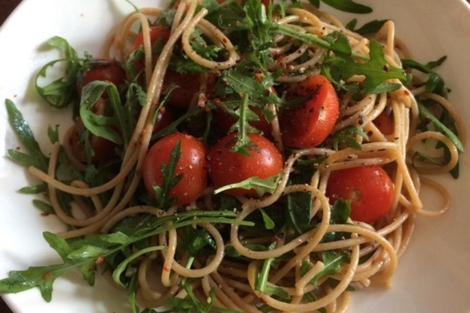 Knoblauchspaghetti mit frischen Tomaten