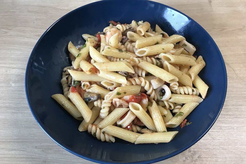 Knoblauchspaghetti mit frischen Tomaten