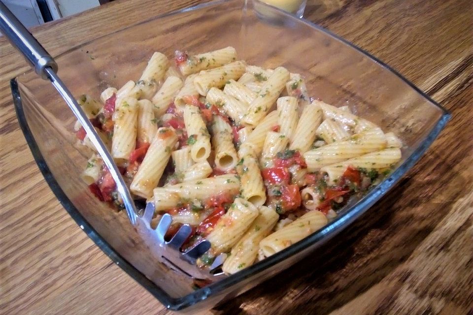 Knoblauchspaghetti mit frischen Tomaten