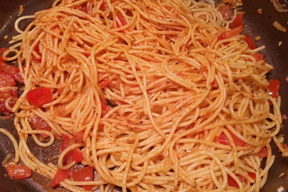 Knoblauchspaghetti mit frischen Tomaten