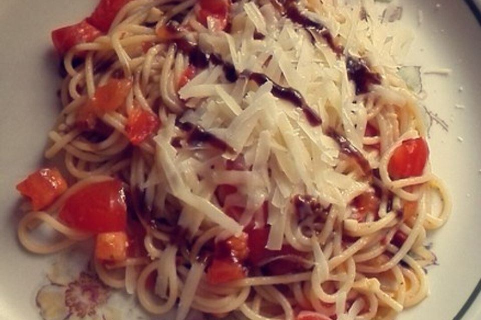 Knoblauchspaghetti mit frischen Tomaten