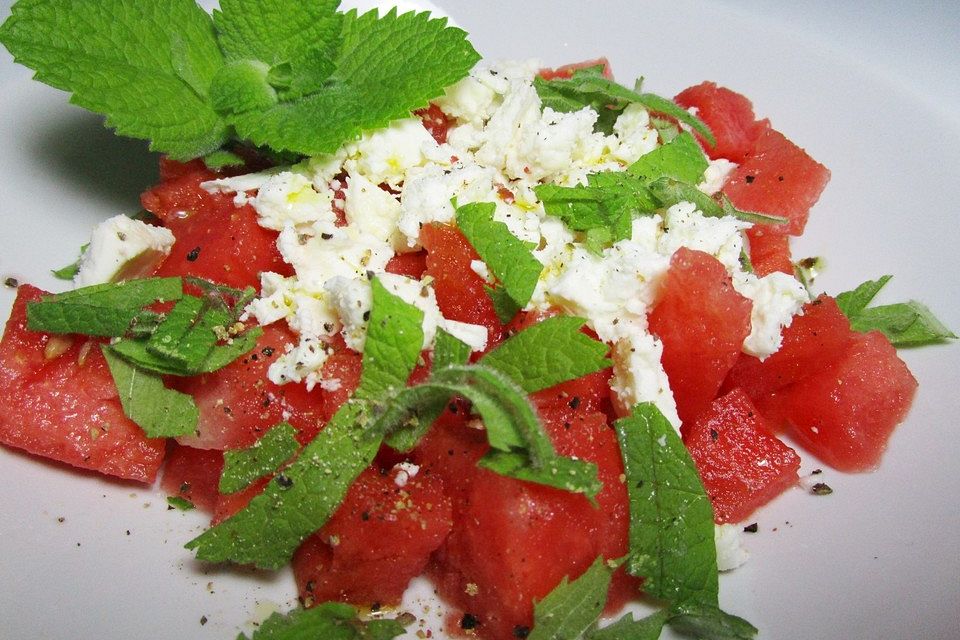 Wassermelonen - Salat mit Schafskäse und Minze