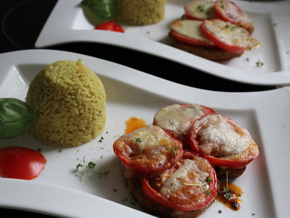 Überbackene Hacksteaks mit Tomate und Mozzarella von schmatzi-batzi ...