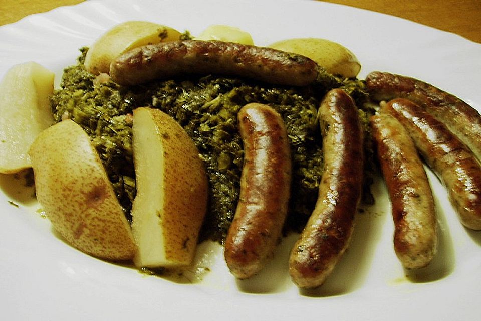 Grünkohl mit Birne und Bratwürstchen