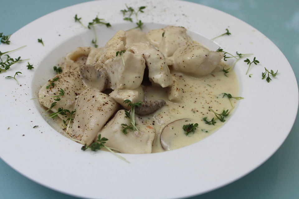 Pelmenis in Champignon - Sahne - Sauce